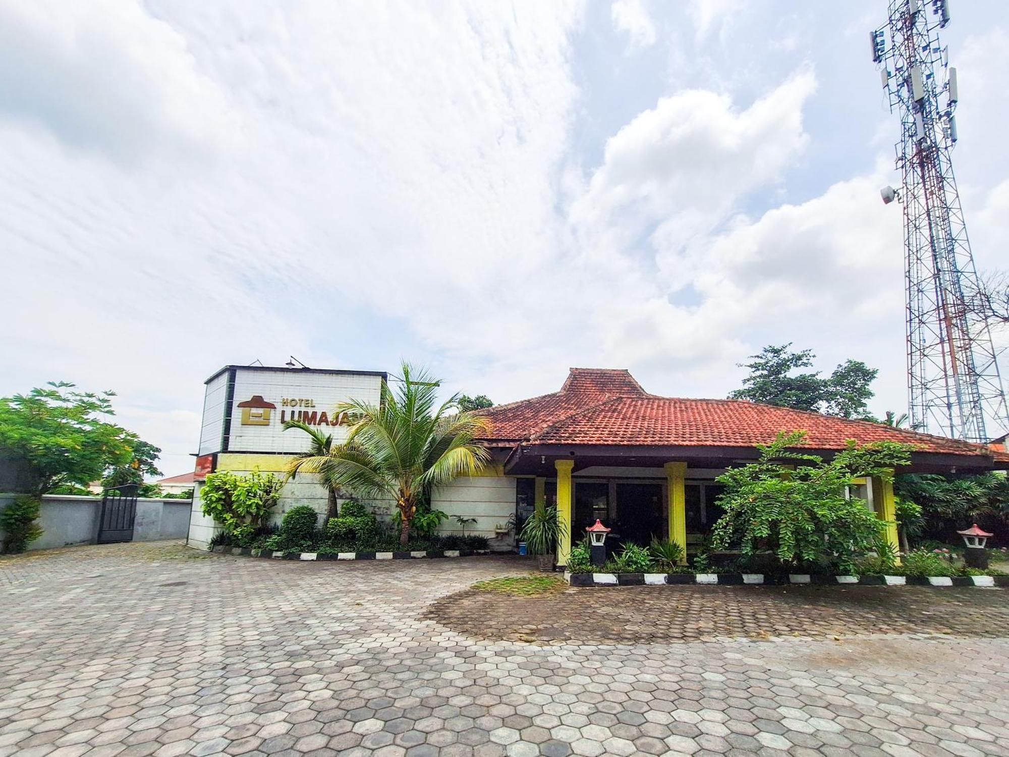 Reddoorz Near Stadion Semeru Lumajang Jawa Timur Dış mekan fotoğraf